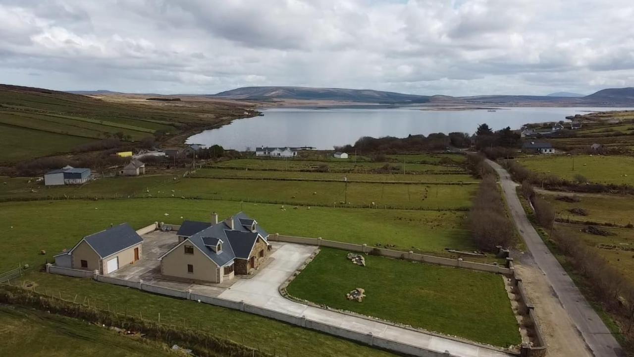 Beautiful Home On Lake Carrowmore Belmullet ภายนอก รูปภาพ